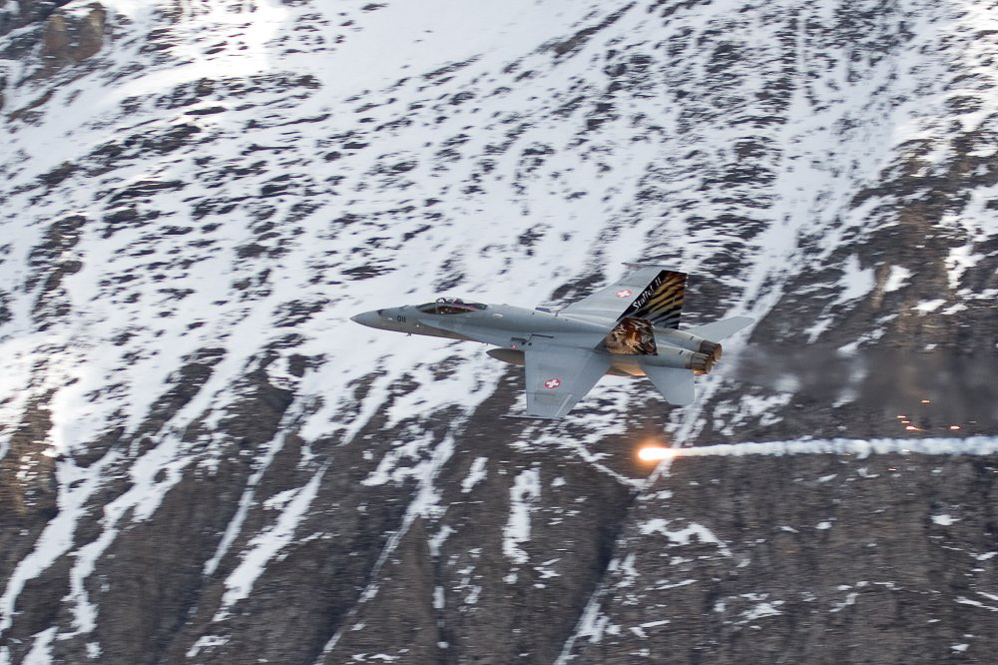 Axalp08 - ©MD - 091 - Hornet mit Flares