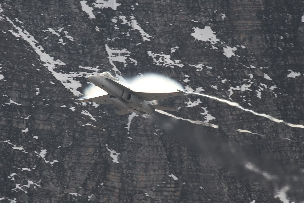Axalp08 - ©MD - 124 - Übungsschiessen mit 4 Hornets am Nachmittag