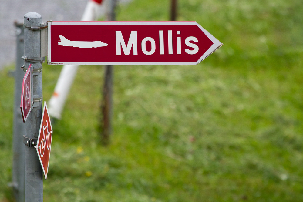 Mollis - 001 - Wegweiser