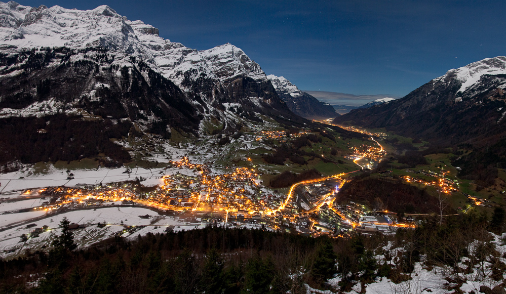 2010 - 002 - Schwanden bei Vollmond