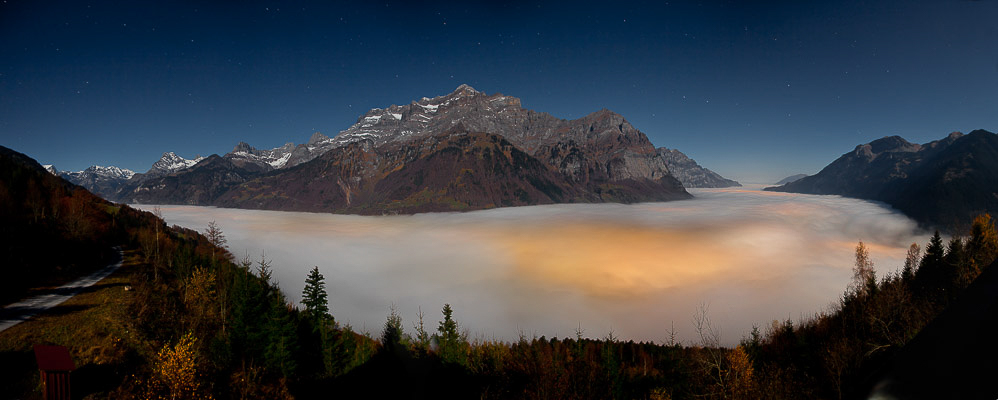 009_-_Vollmond_Nebelmeer_-_Turm_10.11.2011