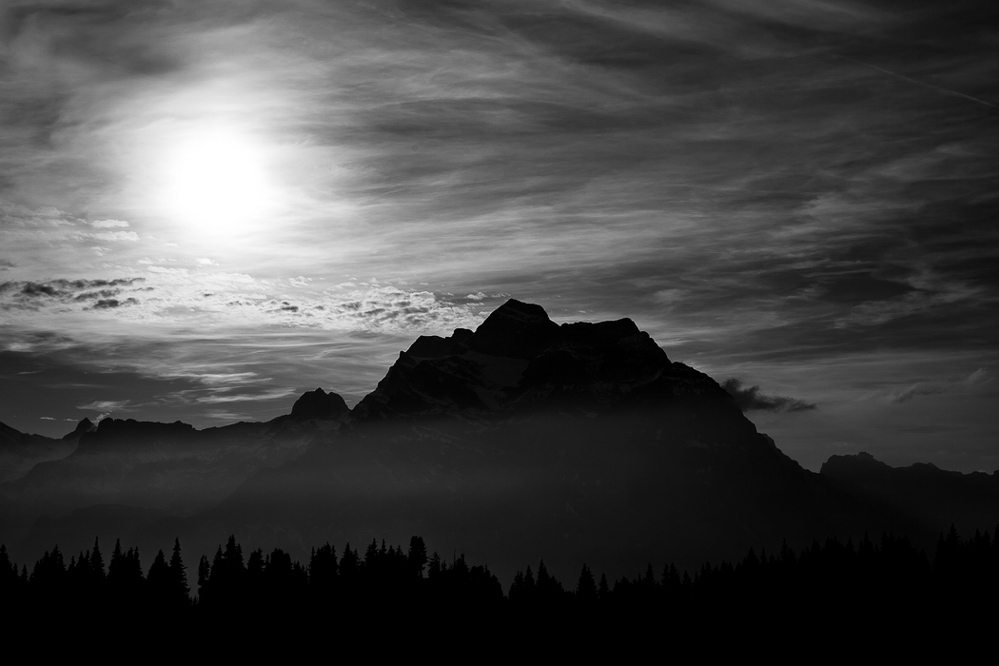 Aeugsten - 032 - Das Glärnischmassiv im Gegenlicht