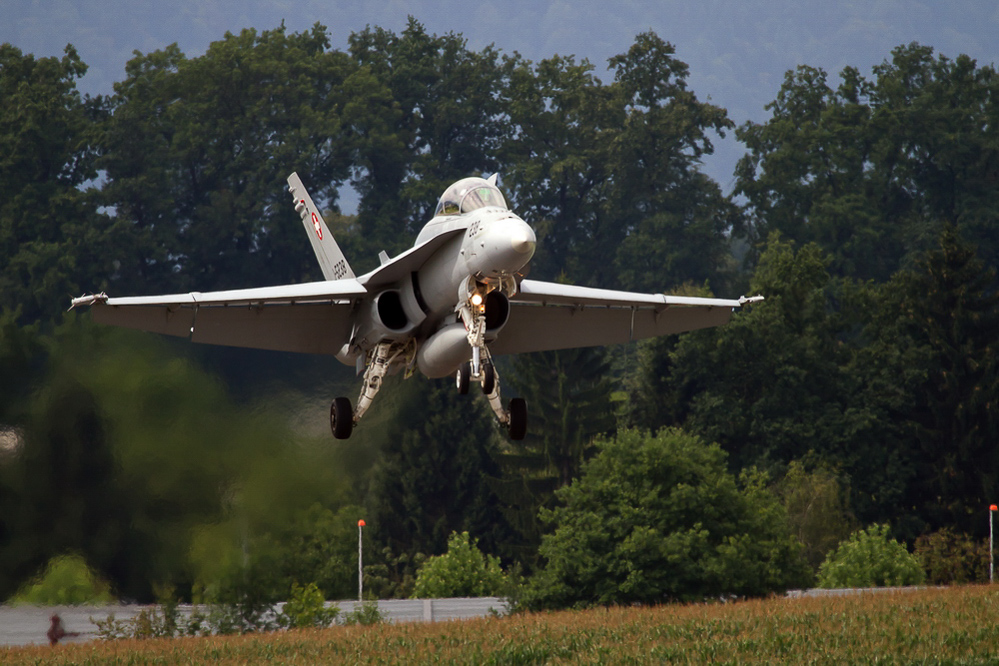 Emmen - 065 - Landung Hornet