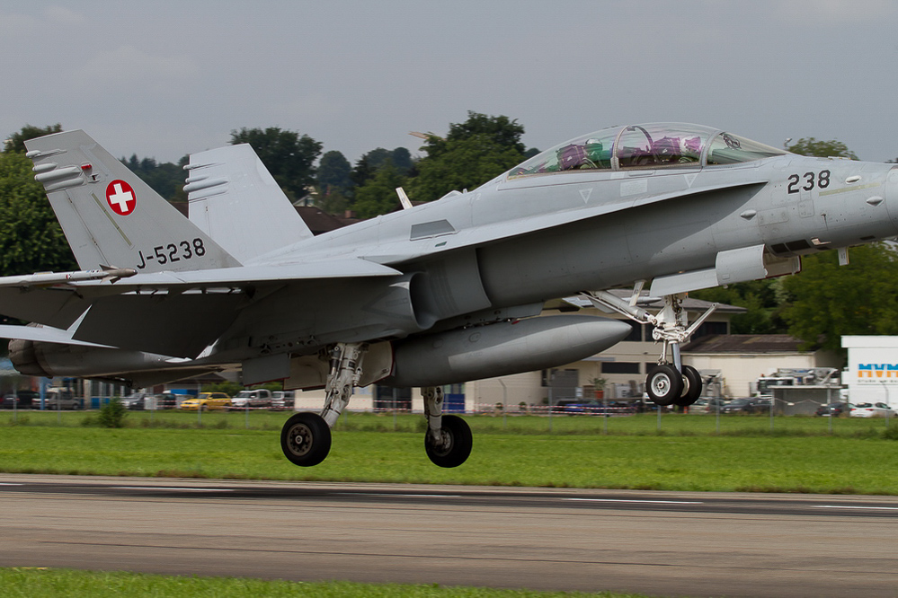 Emmen - 067 - Landung Hornet