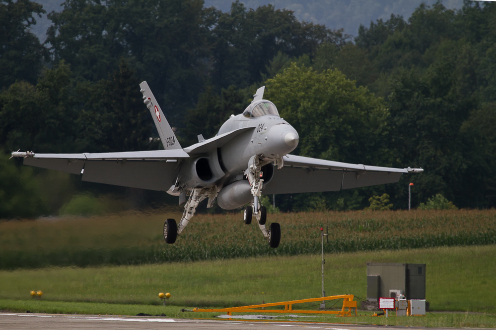 Emmen - 070 - Landung Hornet