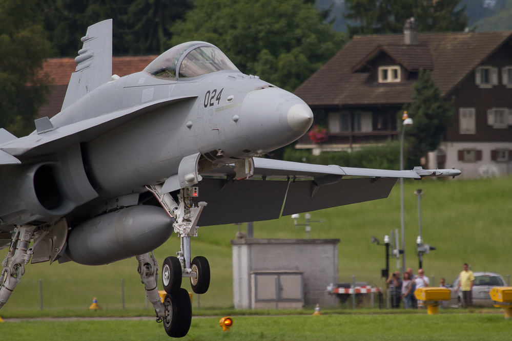 Emmen - 071 - Landung Hornet