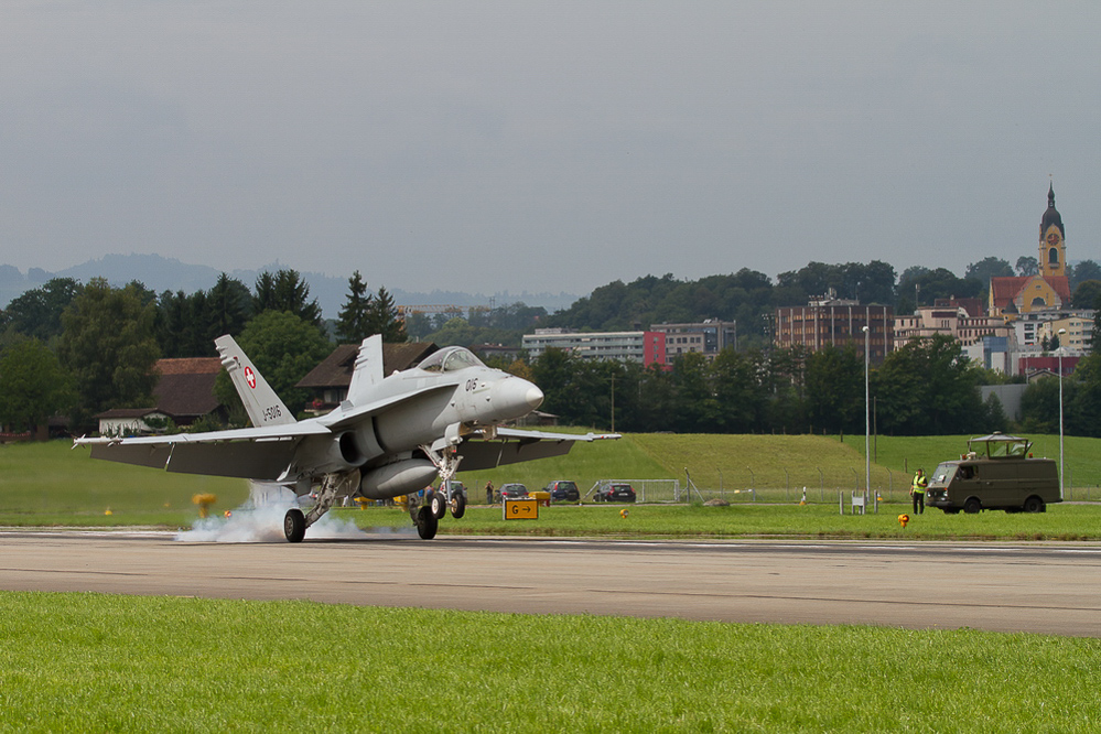 Emmen - 073 - Landung Hornet