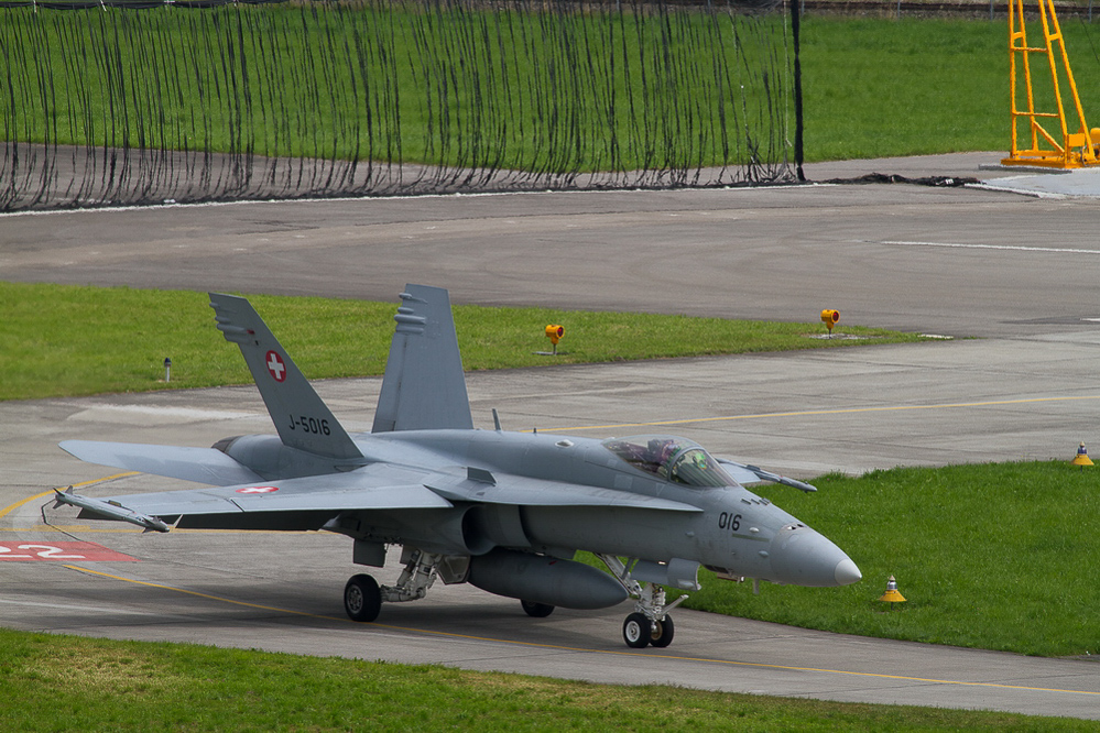 Emmen - 086 - Landung Hornet