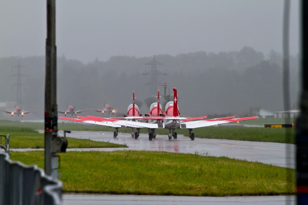 Emmen - 032 - Landung PC-7 Team