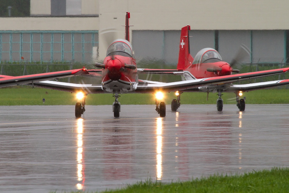 Emmen - 033 - Landung PC-7 Team