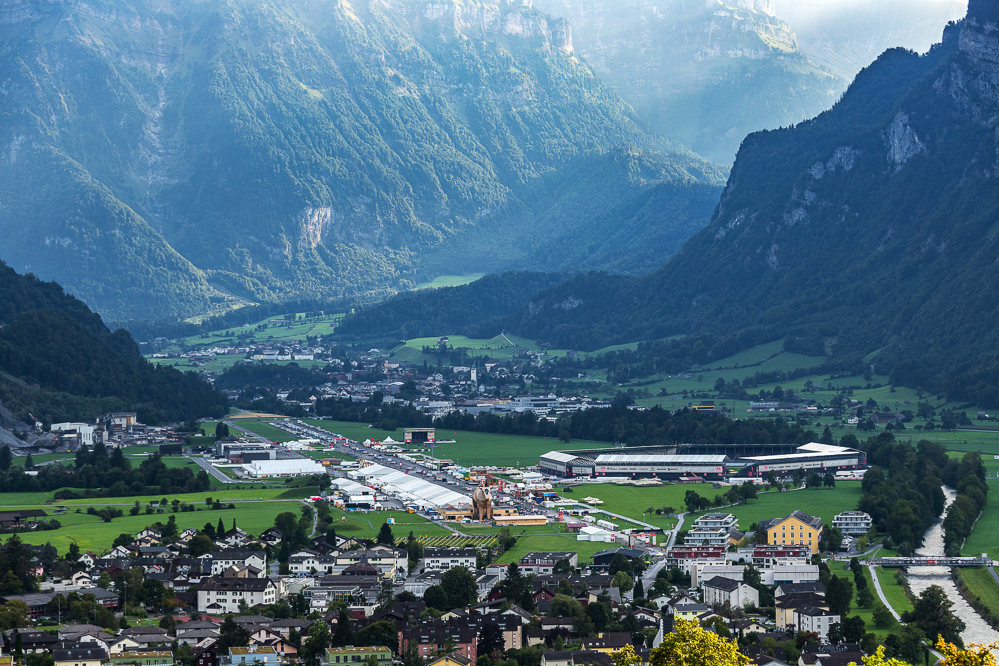 esaf022 - 2208 - Das Festgelaende steht