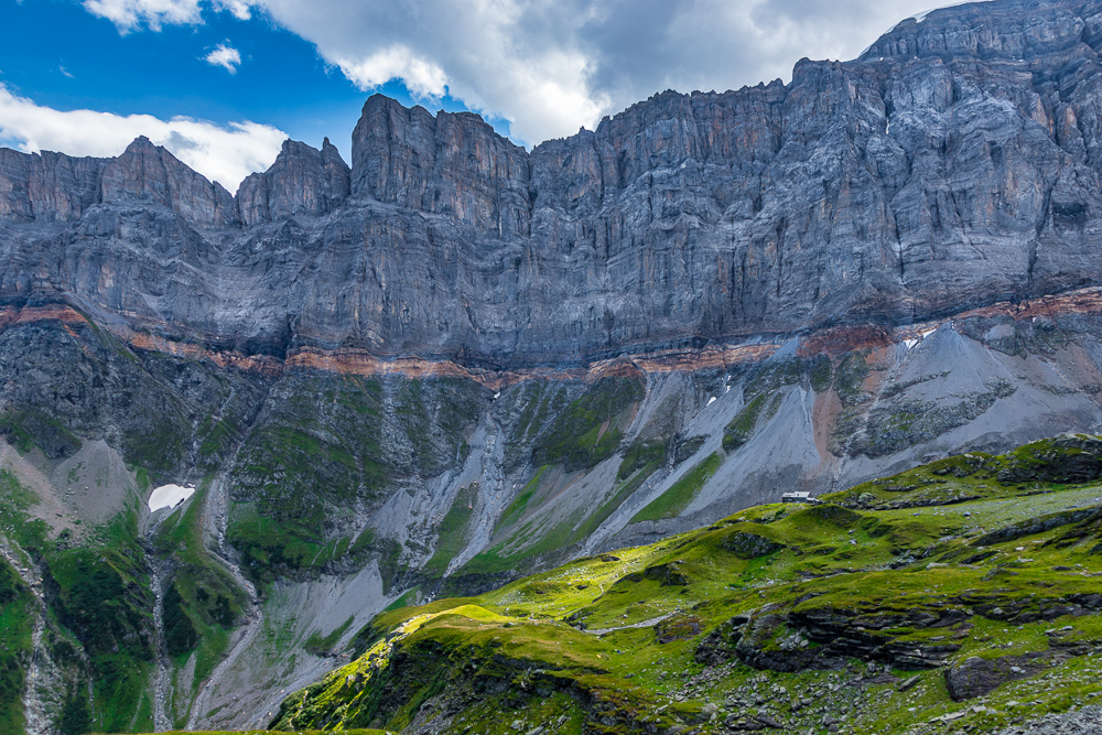 fridolin_009 Gesteinsband aus Rötidolomit