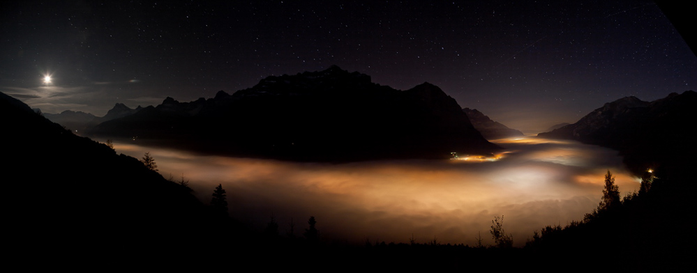 Herbst-11 - 003 - Nebelmeer-Panorama mit tiefen Halbmond