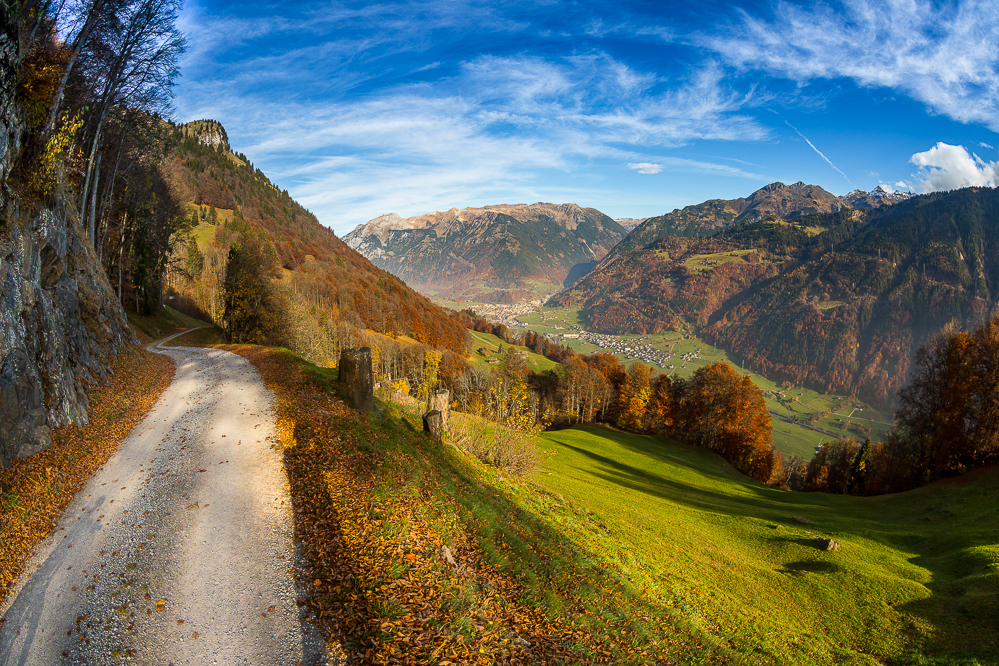 Herbst-18-002-Mit Strom zum Oberblegisee