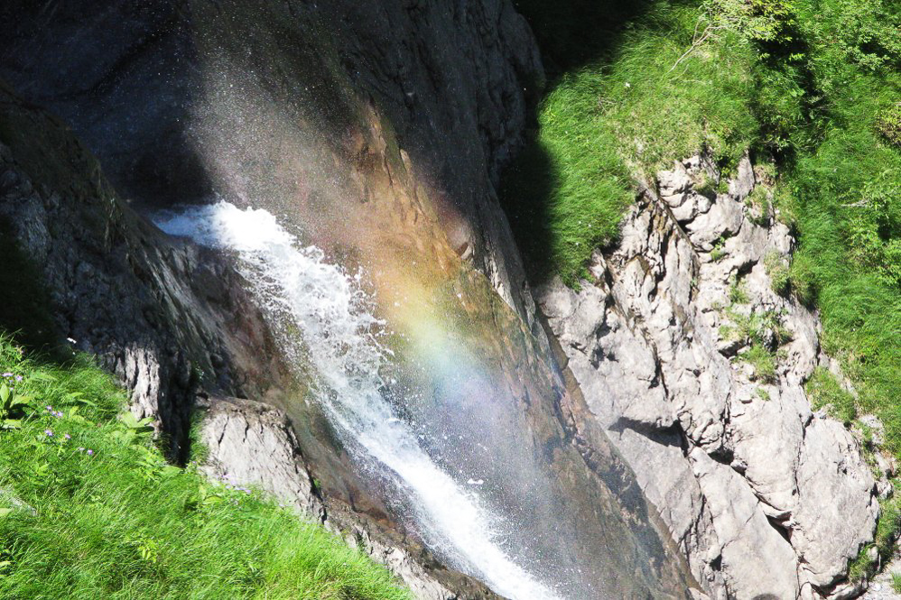 005-Mollis-©MD--Regenbogenwasserfall