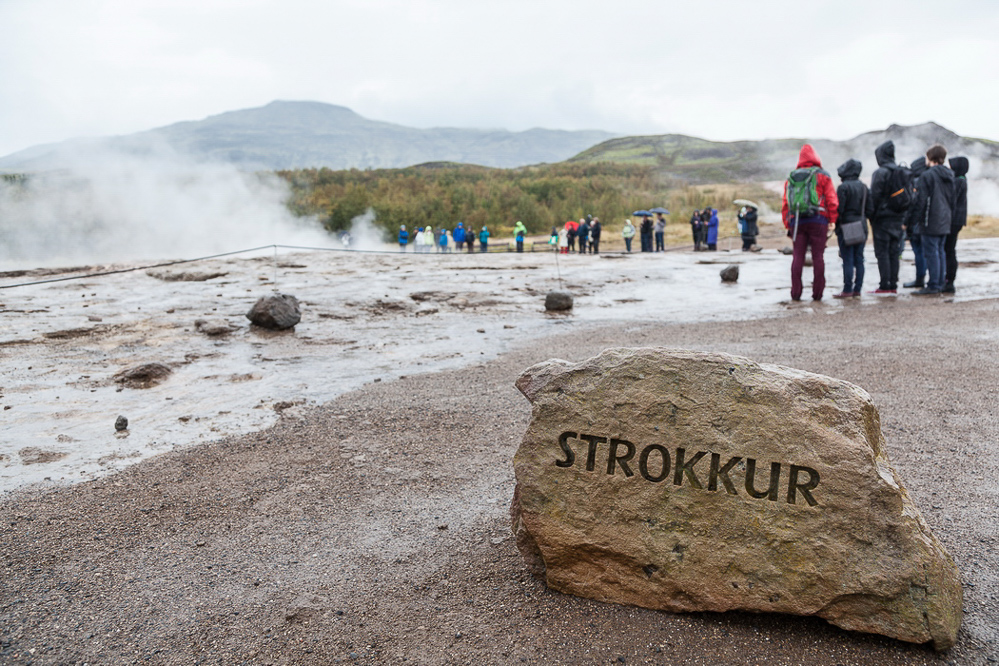 076_island_21-09_Warten auf Strokkur