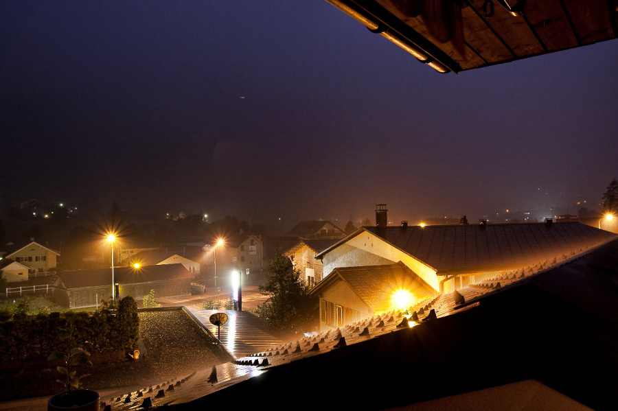 Nacht über Schwanden - 002 -  Balkonaussicht
