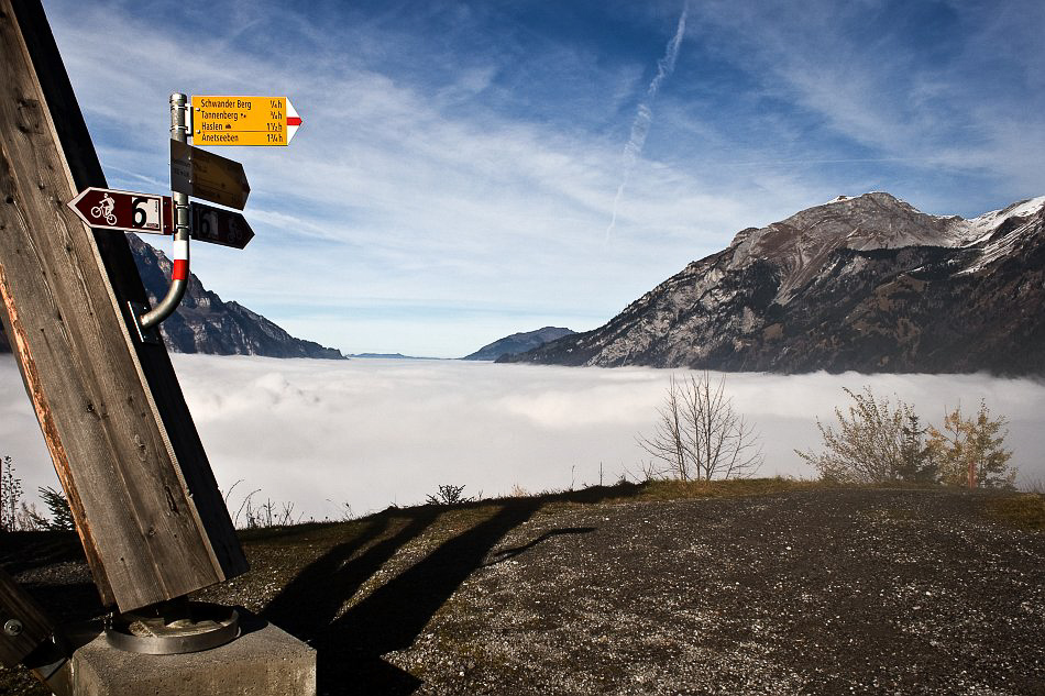 Nebel - ©MD - 010 - Verkehrter Wegweiser