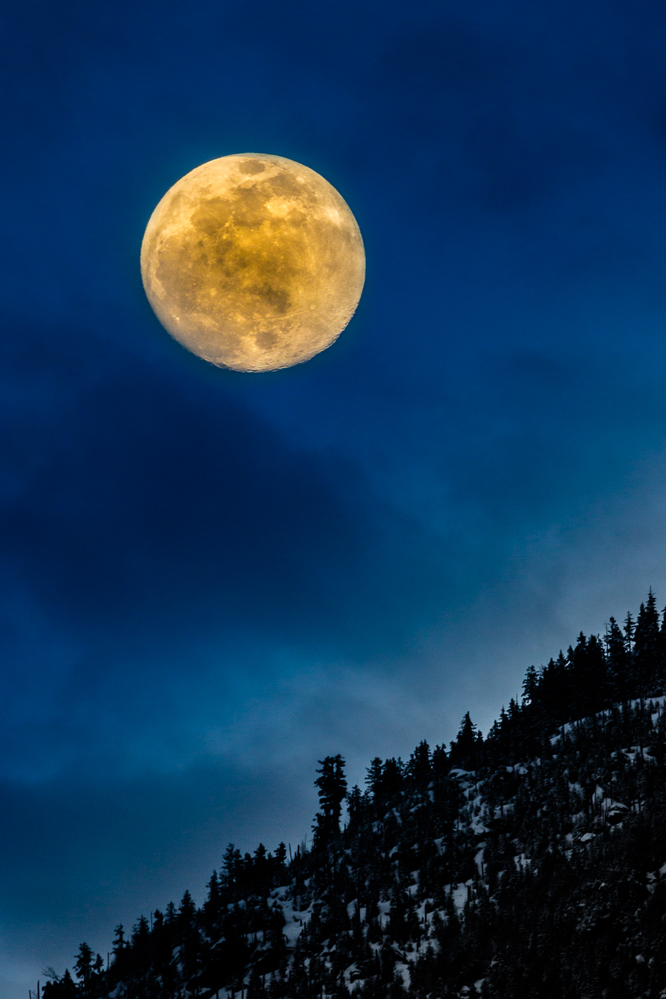001 - Mond ueber dem Schwanderberg