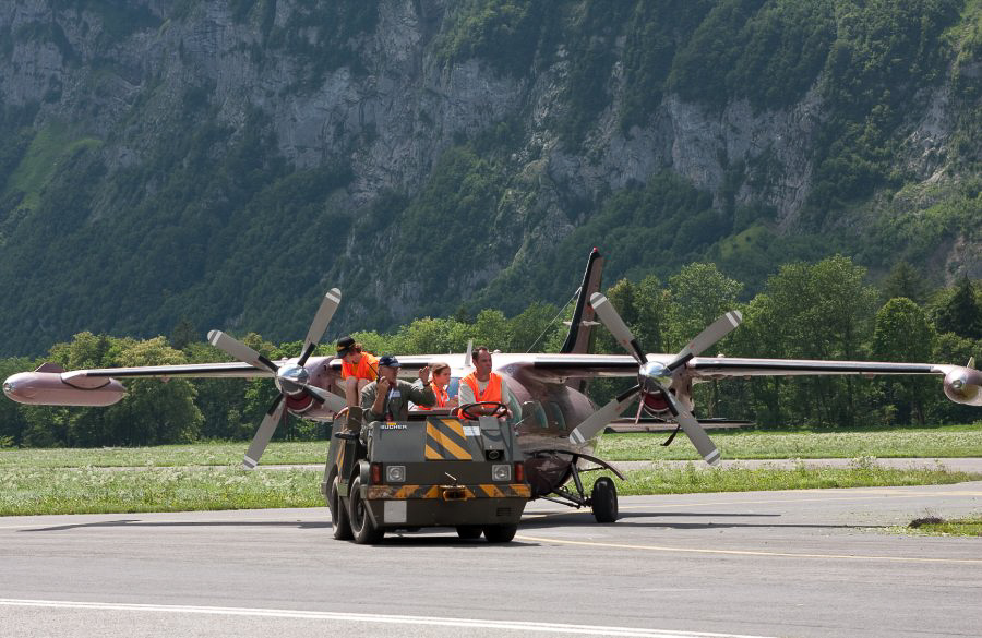 Hunter in Mollis - 030 - Flugzeugverschiebung