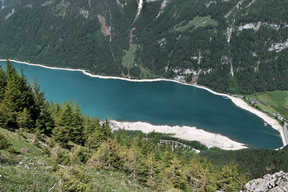 043 - Glärnisch -- Lake Klöntal